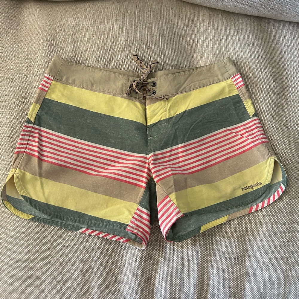Patagonia Women's Wavefarer Board Shorts size 8